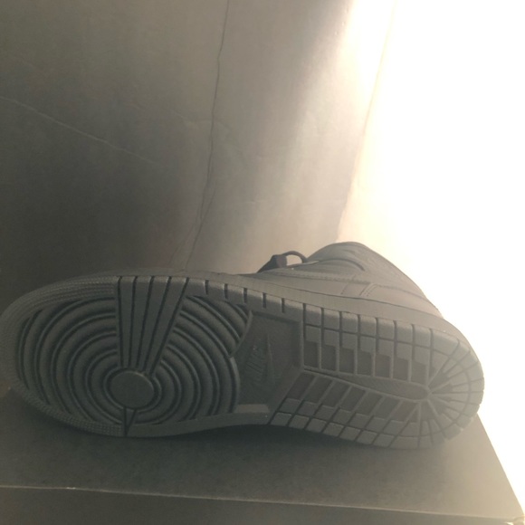 Air Jordans 1 Mid🖤 - Picture 6 of 14